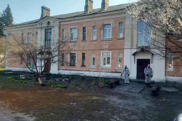 У Гребінці проводять дезінфекцію під'їздів багатоквартирних будинків
