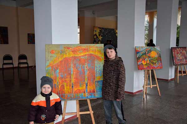 Виставка робіт львівського художника „Семіотика барв“ вразила пирятинц