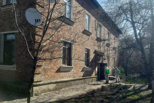 У Гребінці проводять дезінфекцію під'їздів багатоквартирних будинків