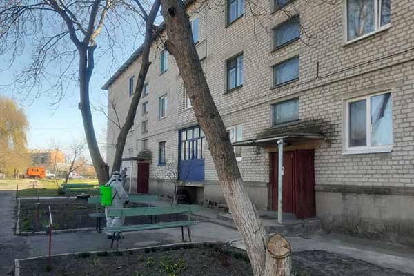У Гребінці проводять дезінфекцію під'їздів багатоквартирних будинків