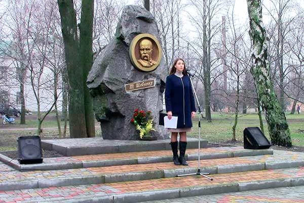 У Гребінці поклали квіти до пам'ятника Тарасу Шевченку