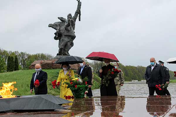 У Шумейковому урочищі вшанували пам’ять жертв Другої світової війни