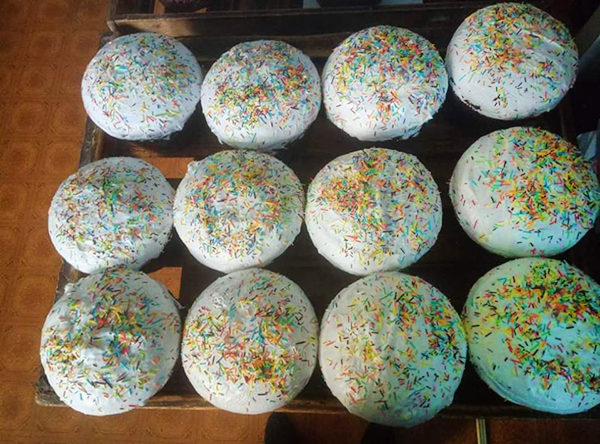 одиноким жителям терцентр подарував великодні паски