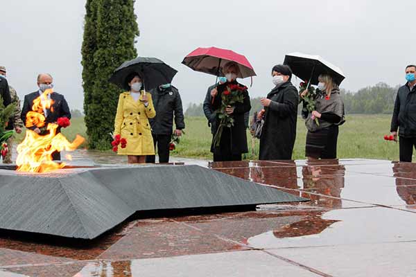 У Шумейковому урочищі вшанували пам’ять жертв Другої світової війни