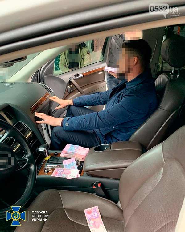 На отриманні хабара затримали полтавського екс-чиновника