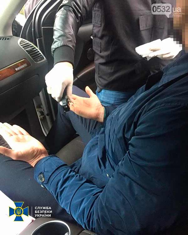 На отриманні хабара затримали полтавського екс-чиновника