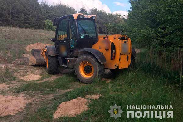 На Полтавщині затримали дві вантажівки з піском без документів