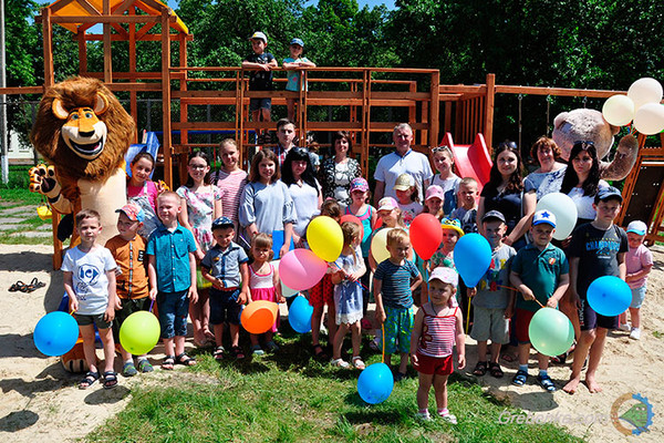 У Гребінці з'явився новий ігровий дитячий комплекс