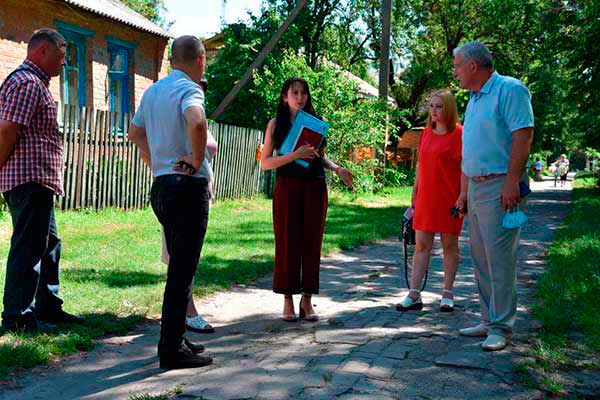 На Пирятинщині обговорюють майбутнє столітньої бруківки