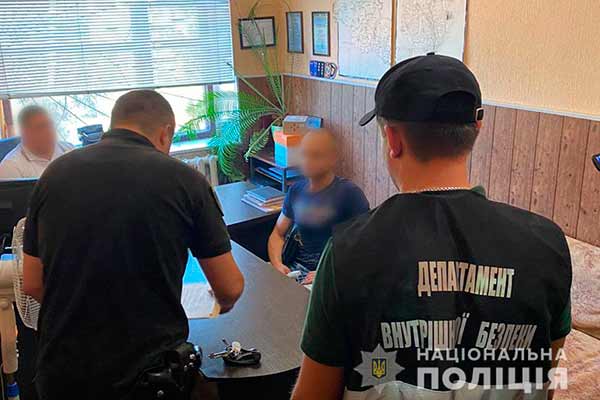 На Полтавщині викрили спробу підкупу поліцейського за уникнення кримінальної відповідальності