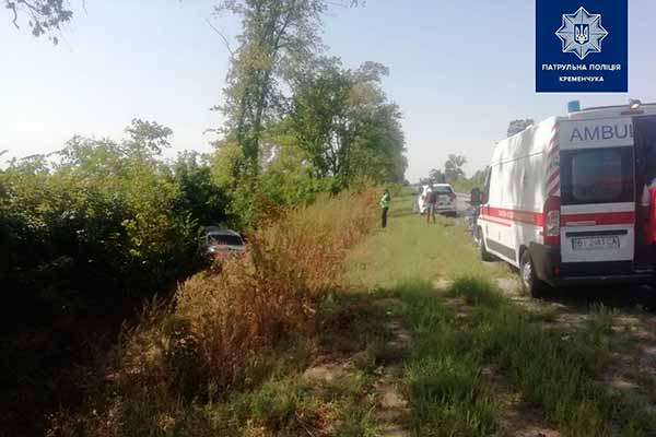 На Полтавщині легковик зʼїхав у кювет