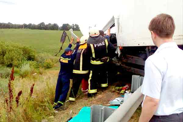 На Полтавщині вантажівка зіткнулася з мікроавтобусом