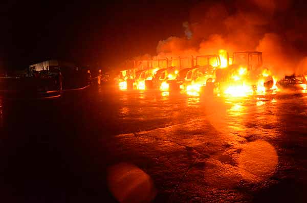 На Полтавщині згоріли шість тракторів