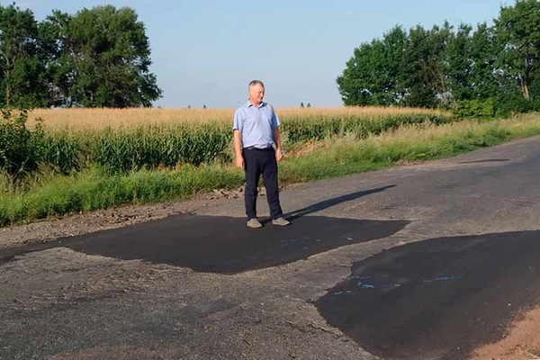 На Гребінківщині проводять ямковий ремонт доріг