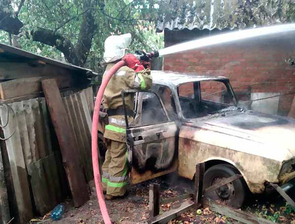 На Полтавщині вщент згорів «Москвич-408»