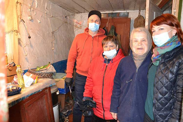 маломобільних осіб привітали з Днем людей похилого віку