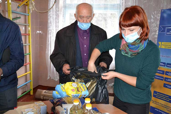 маломобільних осіб привітали з Днем людей похилого віку