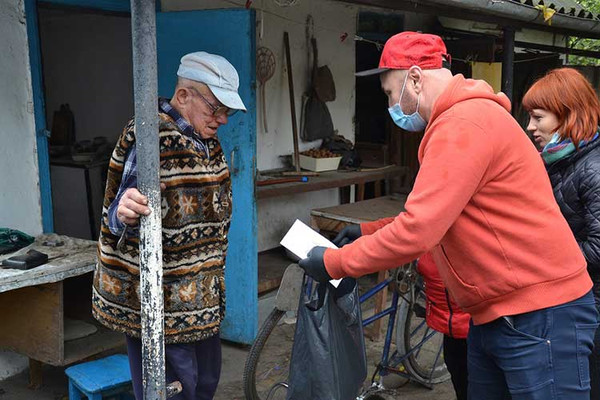 маломобільних осіб привітали з Днем людей похилого віку