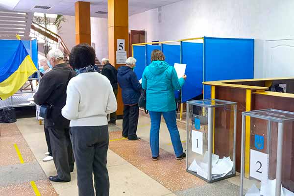 Активність виборців на Гребінківщині склала 42,73%