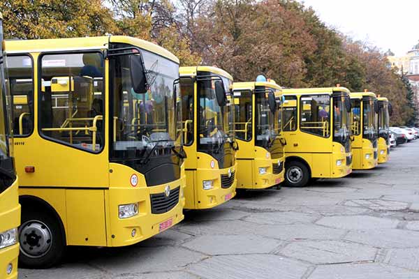 Освітні заклади Полтавщини отримали 15 нових шкільних автобусів
