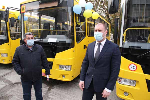 Освітні заклади Полтавщини отримали 15 нових шкільних автобусів