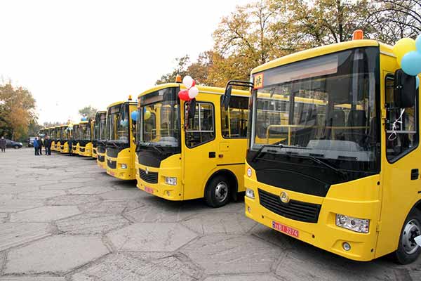 Освітні заклади Полтавщини отримали 15 нових шкільних автобусів