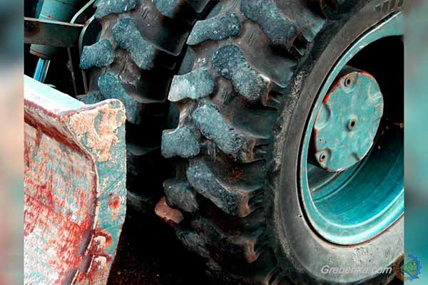  На Полтавщині працівник сільгосппідприємства загинув під час ремонту трактора 