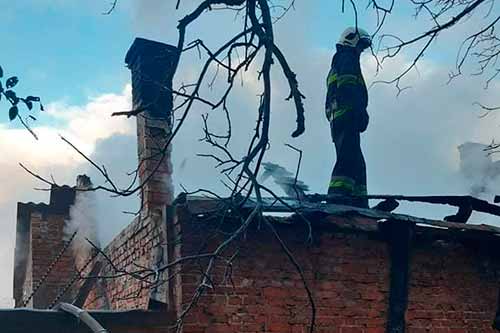 Опіки та отруєння продуктами горіння: на Гребінківщині в пожежі постраждало двоє пенсіонерів