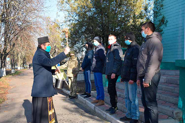 В Оржиці урочисто провели на строкову службу призовників