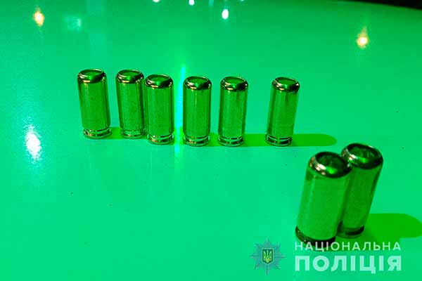 У Лубнах серед білого дня чоловік розмахував пістолетом