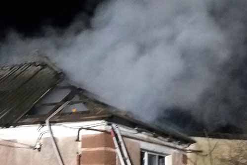 У Гребінці рятувальники ліквідували пожежу в приватному житловому будинку