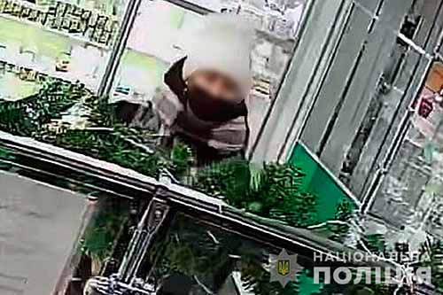 На Полтавщині жінка викрадала кошти зі скриньок благодійного фонду «Helpgroup»