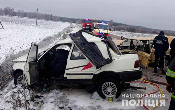 ДТП на Полтавщині: ВАЗ і Peugeot перетворилися на брухт