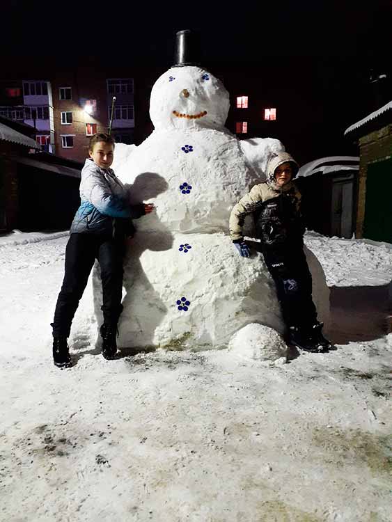 У Гребінці зліпили гігантського сніговика