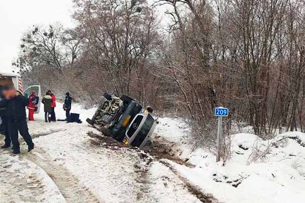 На Полтавщині перекинувся мікроавтобус із 13 пасажирами