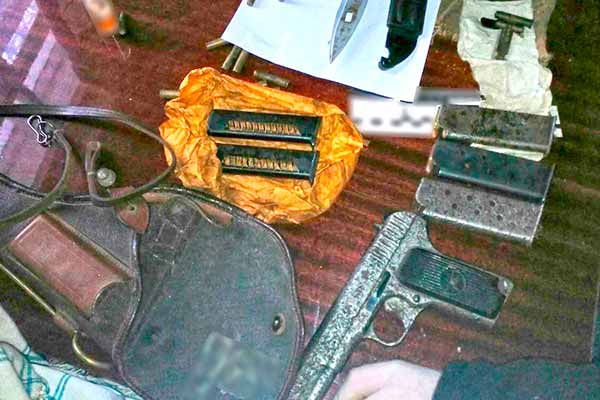 На Полтавщині пенсіонер зберігав у себе вдома цілий арсенал зброї