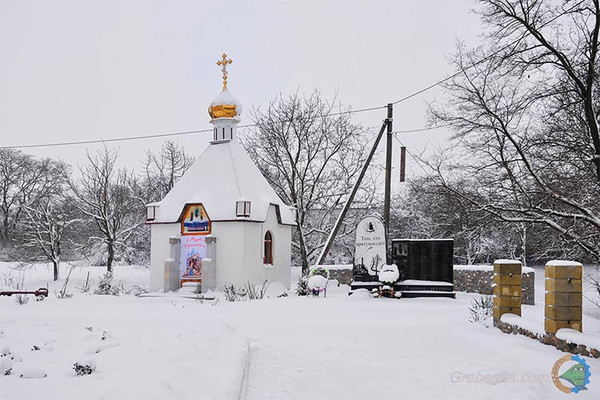 Справжня зима: Гребінку засипало снігом