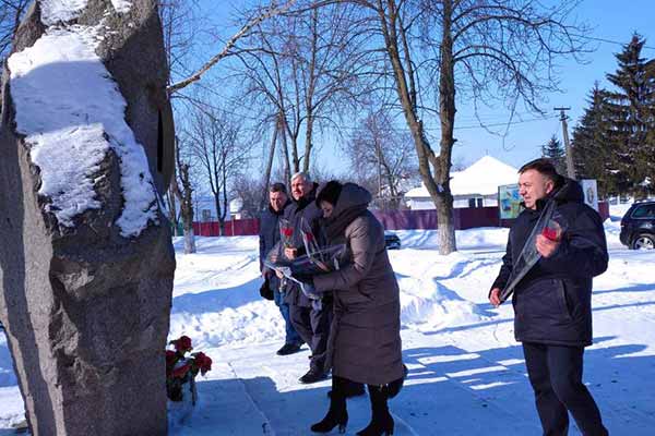 Гребінківська громада вшанувала учасників Революції Гідності