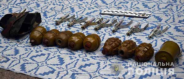 У миргородця вилучили 9 предметів, схожих на гранати