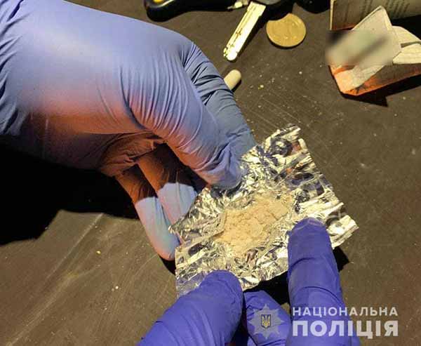 Поліція Полтавщини повідомила про підозру чоловіку за збут наркотиків