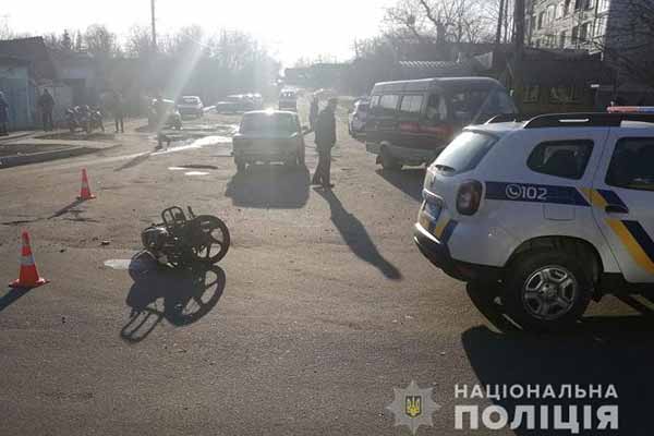 ДТП на Полтавщині: “ВАЗ” зіткнувся з мотоциклом