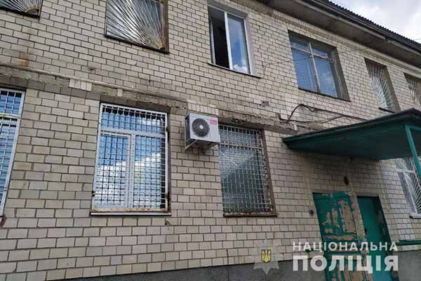  На Полтавщині 35-річний рецидивіст втік із зали суду вистрибнувши із вікна другого поверху 