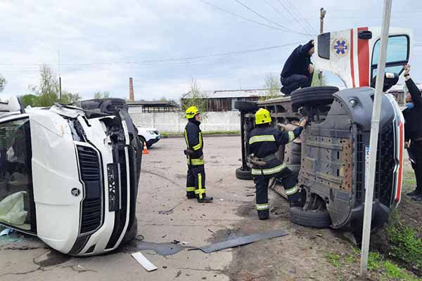 На Полтавщині автомобіль швидкої допомоги потрапив у ДТП