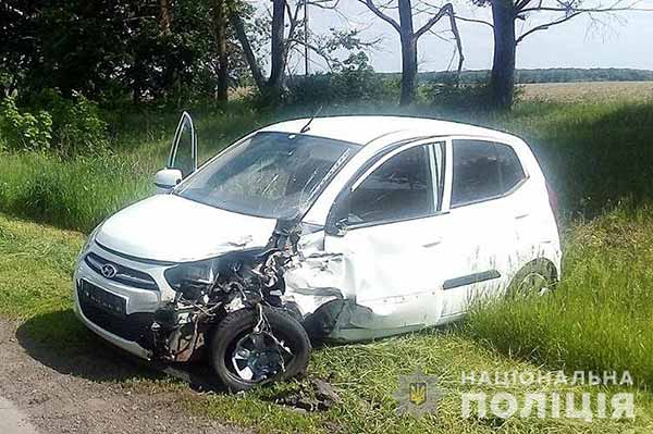  Поліція Полтавщини з’ясовує обставини ДТП, в якій травмований водій легковика 