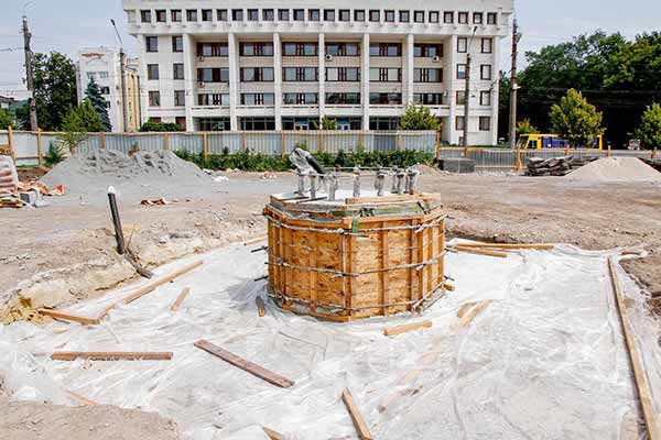 У Полтаві активно тривають роботи зі встановлення державного стяга У Полтаві активно тривають роботи зі встановлення державного стяга