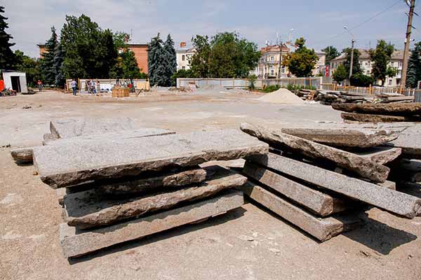 У Полтаві активно тривають роботи зі встановлення державного стяга У Полтаві активно тривають роботи зі встановлення державного стяга