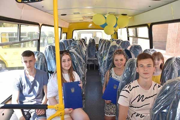 Пирятинщина отримала два нових шкільних автобуси
