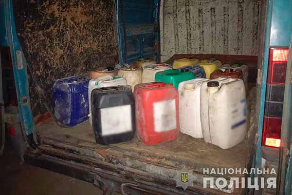 На Полтавщині поліція завадила викраденню близько півтони дизпалива