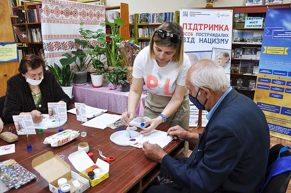 Майстер - клас з унікальної арт - техніки у Гребінківській бібліотеці