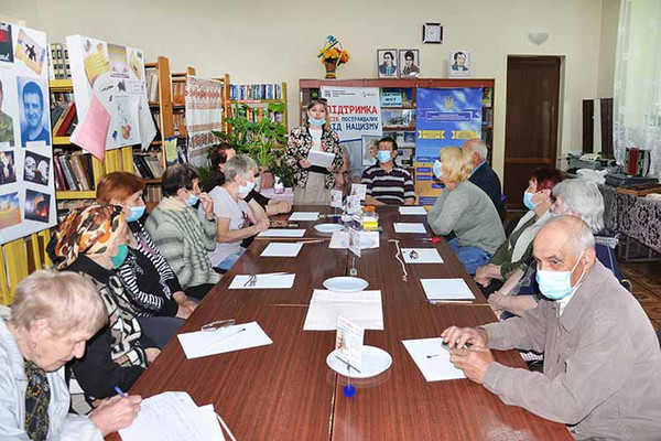 Майстер - клас з унікальної арт - техніки у Гребінківській бібліотеці